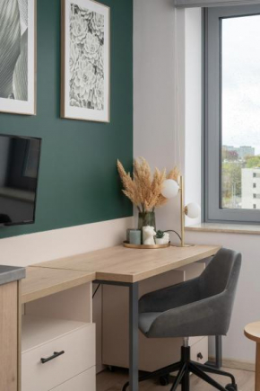 Trendy Studios with Home Office near Wrocław Main Station by Noclegi Renters